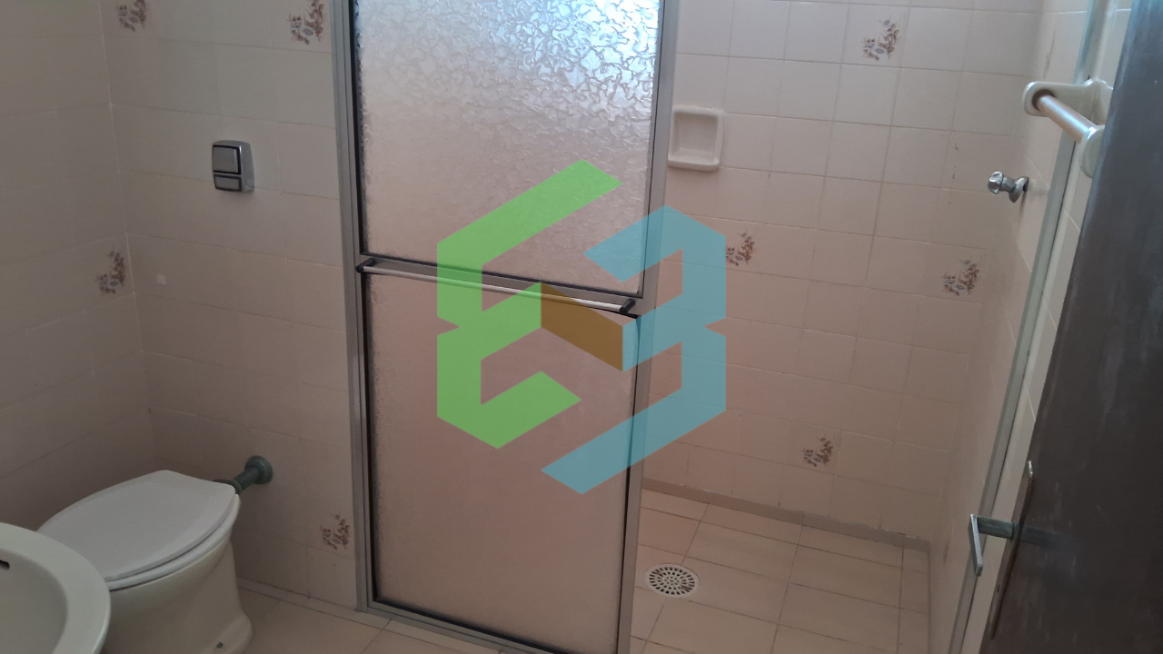 Casa térrea ampla, 4 dorm bem localizada e próxima da praia