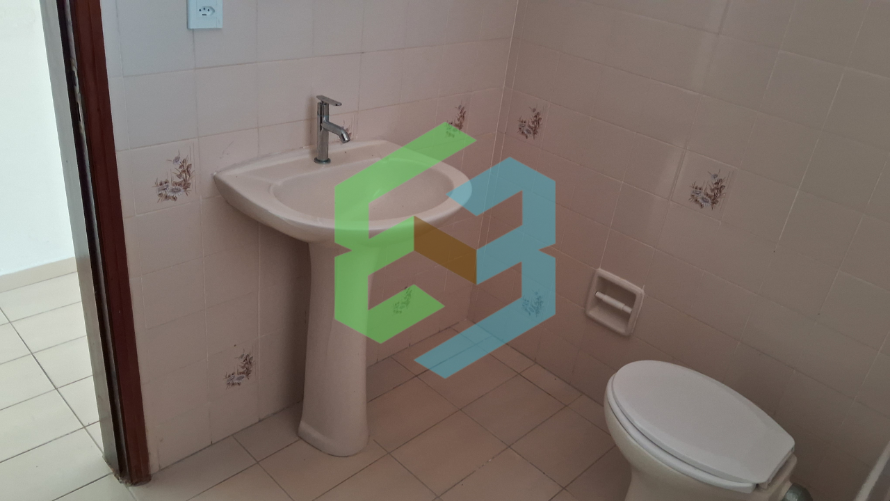 Casa térrea ampla, 4 dorm bem localizada e próxima da praia