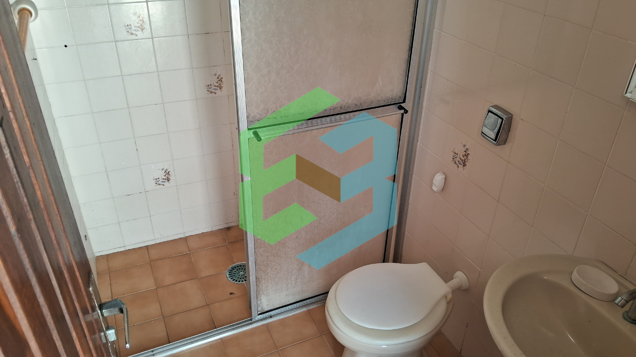 Casa térrea ampla, 4 dorm bem localizada e próxima da praia