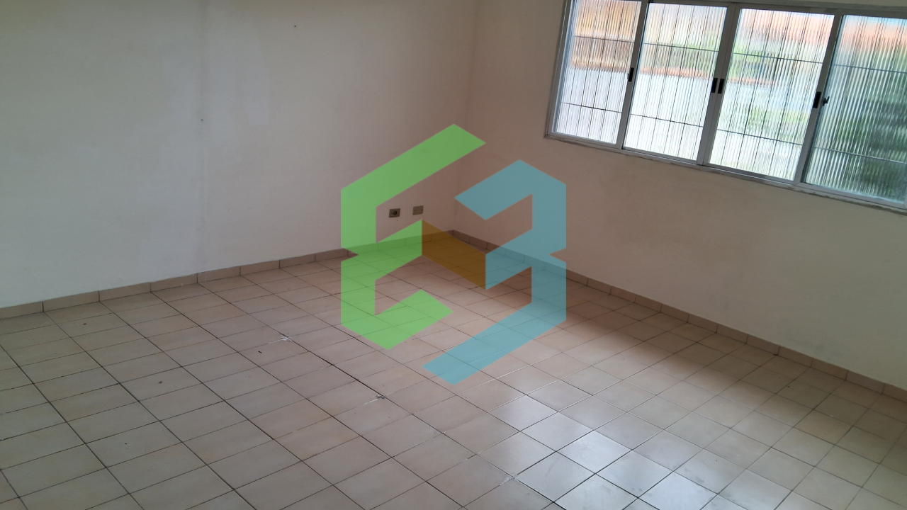 Casa térrea ampla, 4 dorm bem localizada e próxima da praia