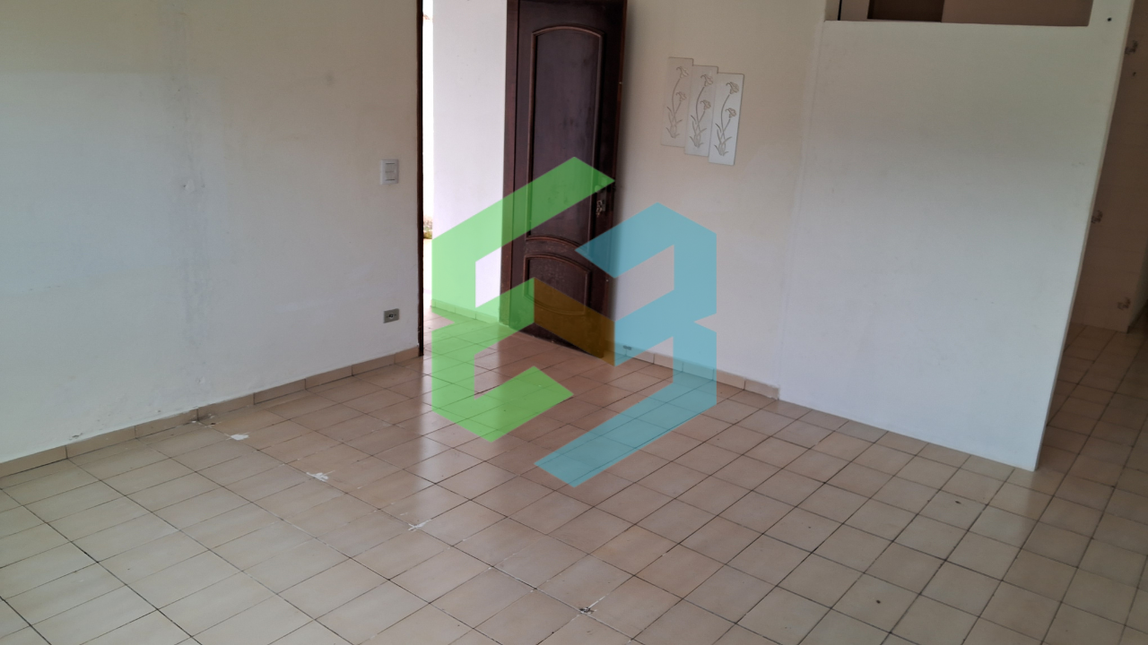 Casa térrea ampla, 4 dorm bem localizada e próxima da praia