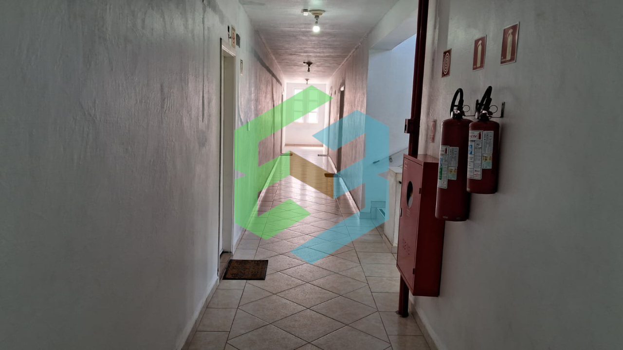 Kit no Centro com 1 dorm e garagem