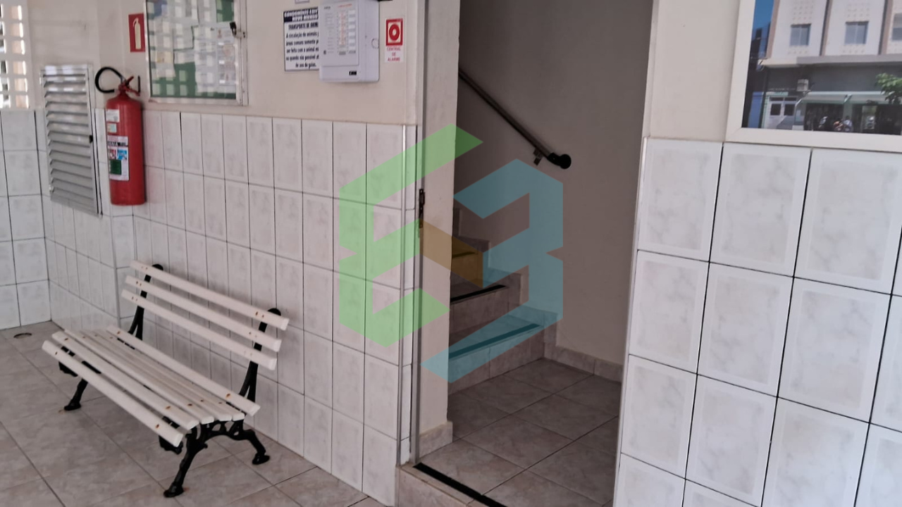 Apartamento grande de 1 Dormitório no CORAÇÃO do Centro, a 350m da Praia!