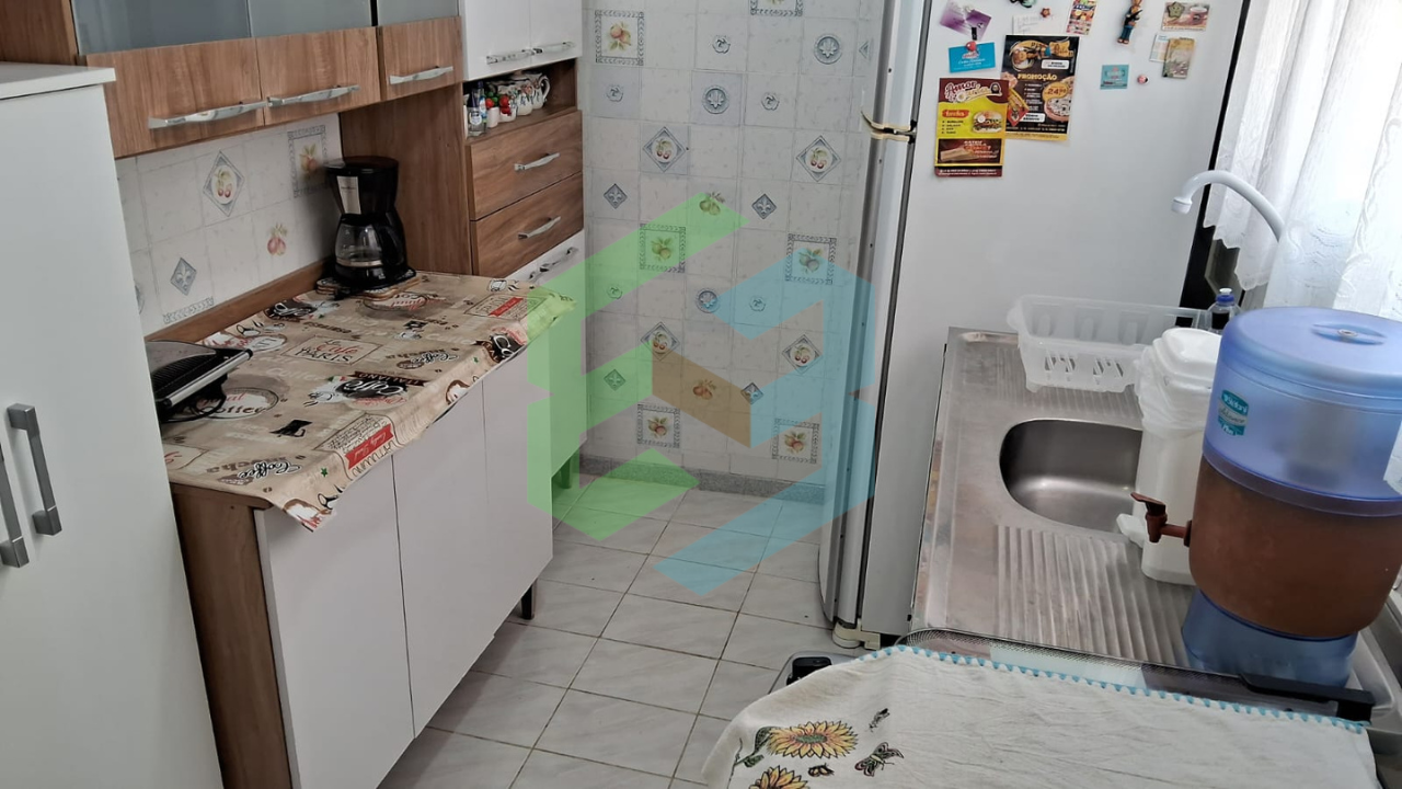 Apartamento grande de 1 Dormitório no CORAÇÃO do Centro, a 350m da Praia!