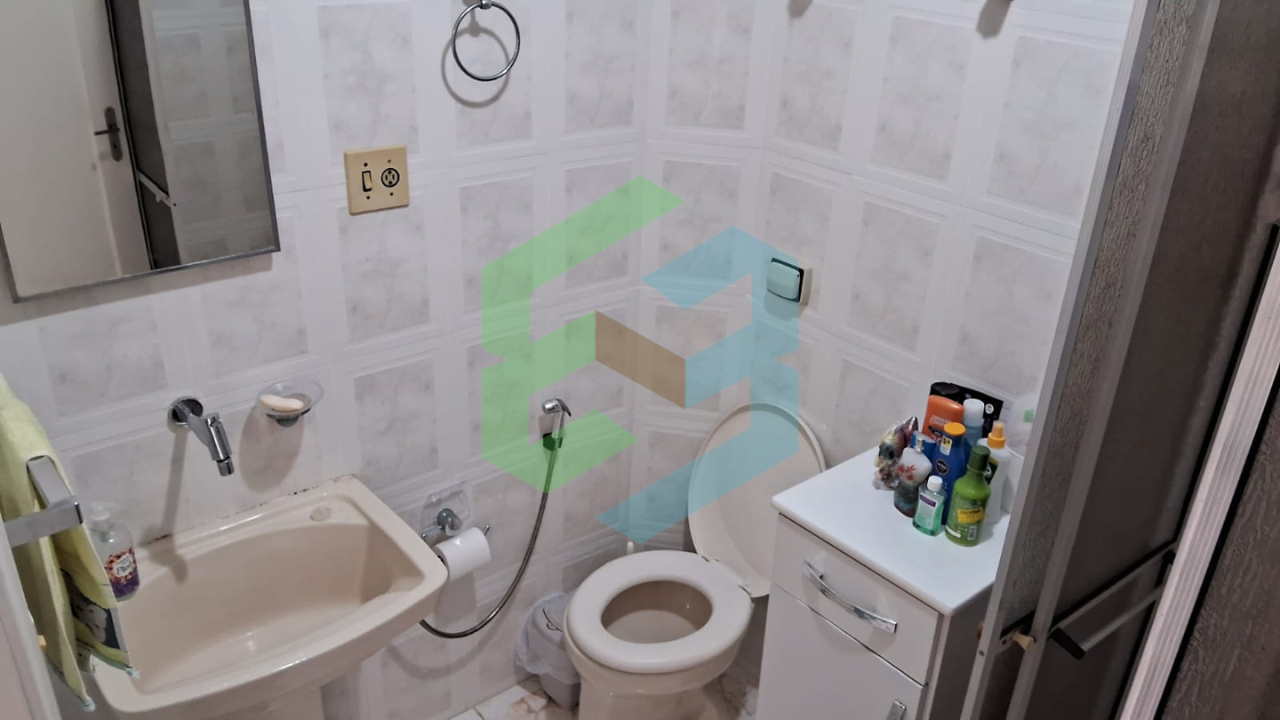 Apartamento grande de 1 Dormitório no CORAÇÃO do Centro, a 350m da Praia!