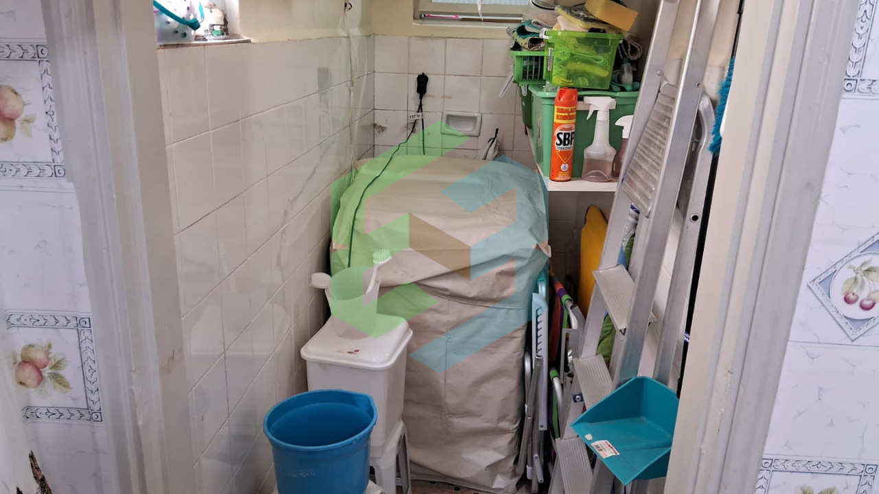 Apartamento grande de 1 Dormitório no CORAÇÃO do Centro, a 350m da Praia!