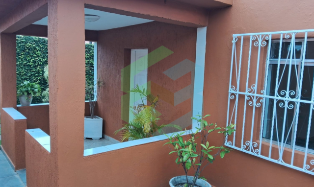 Oportunidade: Casa Próxima à Praia com Edícula em Peruíbe
