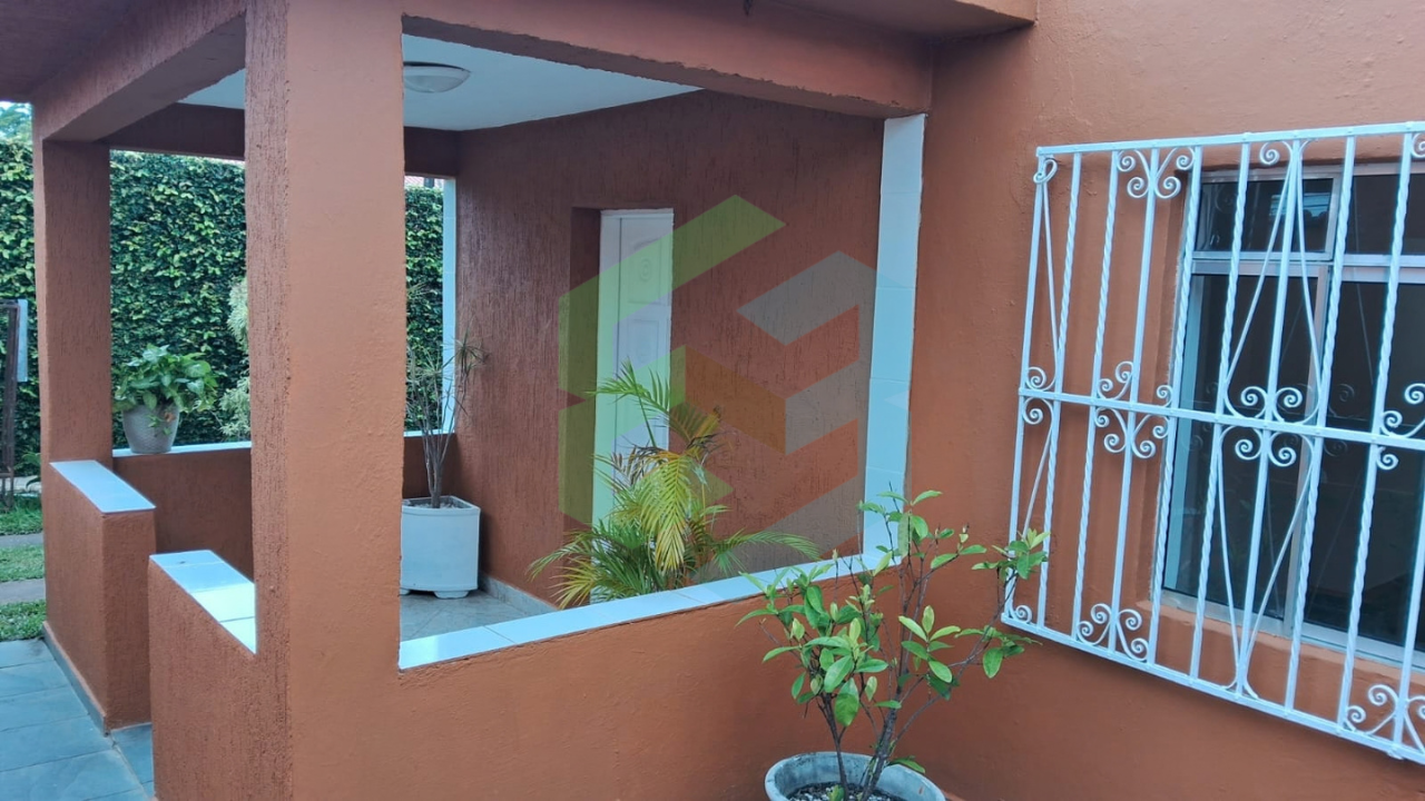Oportunidade: Casa Próxima à Praia com Edícula em Peruíbe