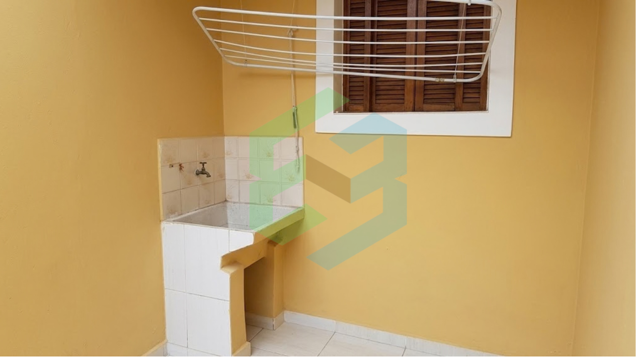 Casa no Stella Maris, 3 dorm e 700 metros da praia
