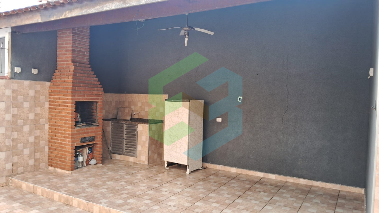 Casa terrea 2 dorm (1 suite), 800 m da praia – Residência ou Comércio