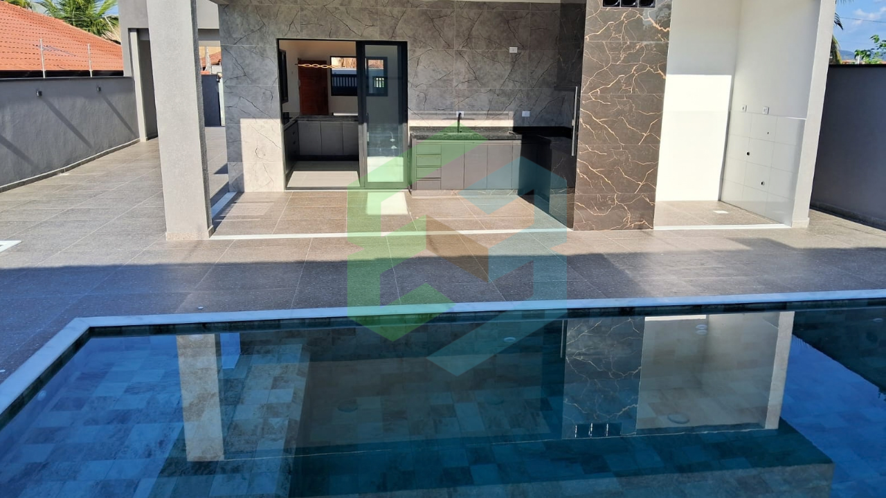 Casa Nova de Alto Padrão a 800m da Praia no Cidade Nova Peruíbe