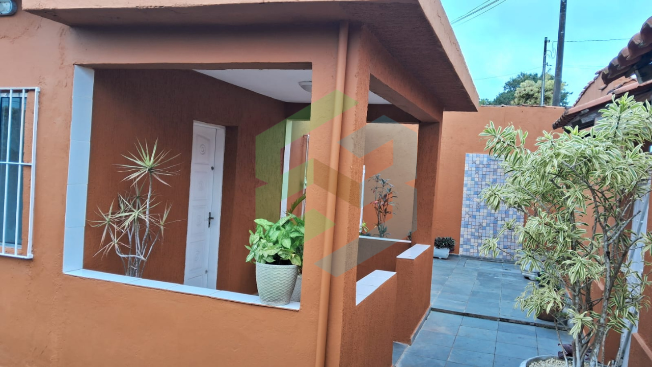 Oportunidade: Casa Próxima à Praia com Edícula em Peruíbe
