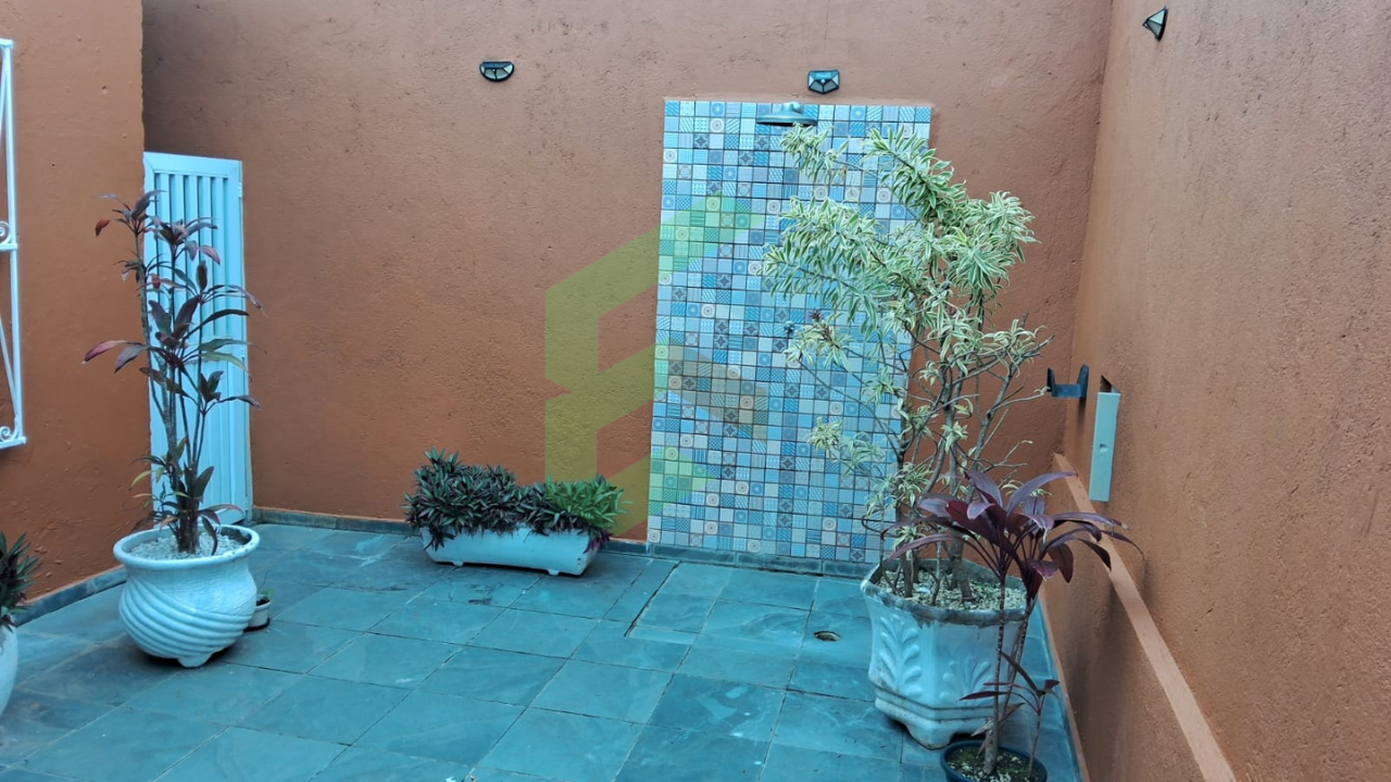 Oportunidade: Casa Próxima à Praia com Edícula em Peruíbe