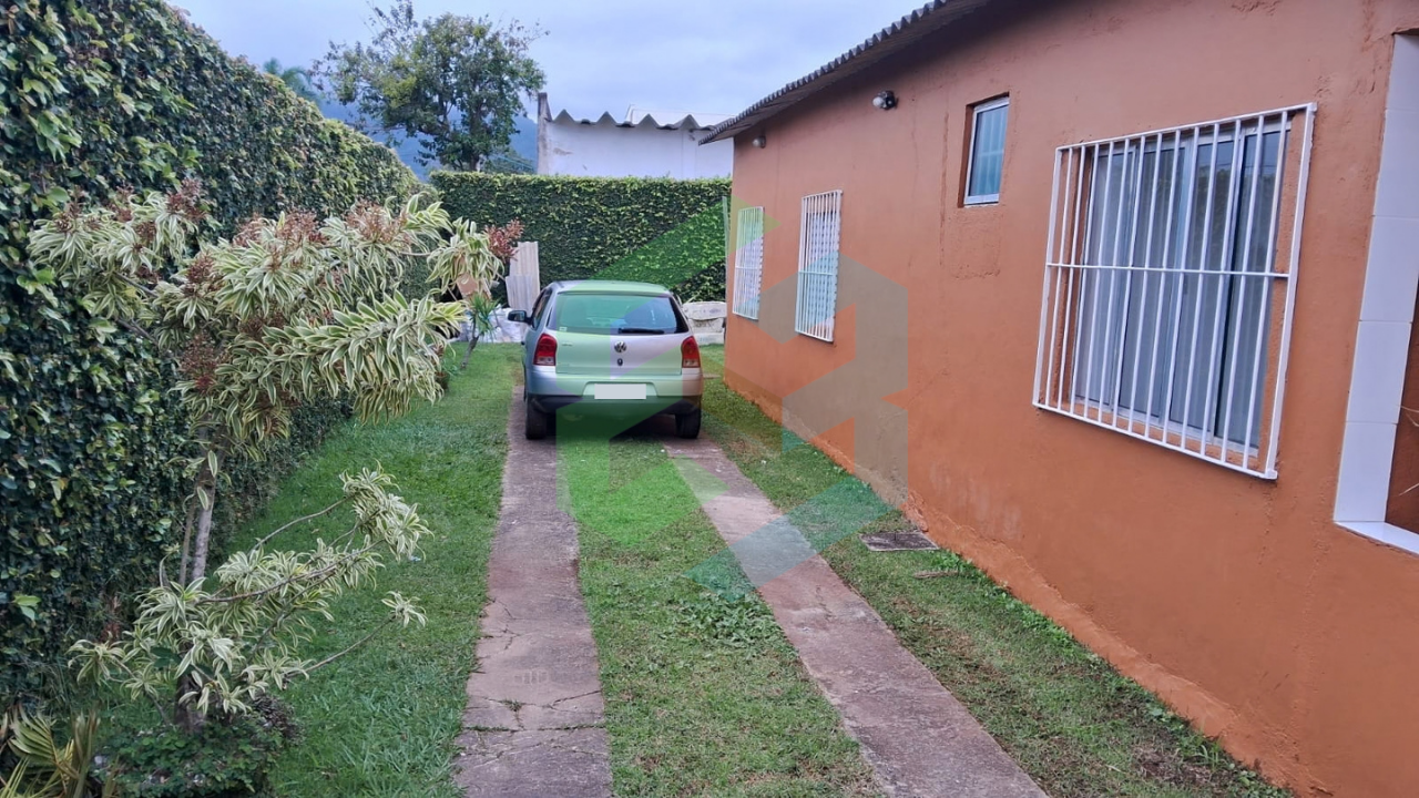 Oportunidade: Casa Próxima à Praia com Edícula em Peruíbe