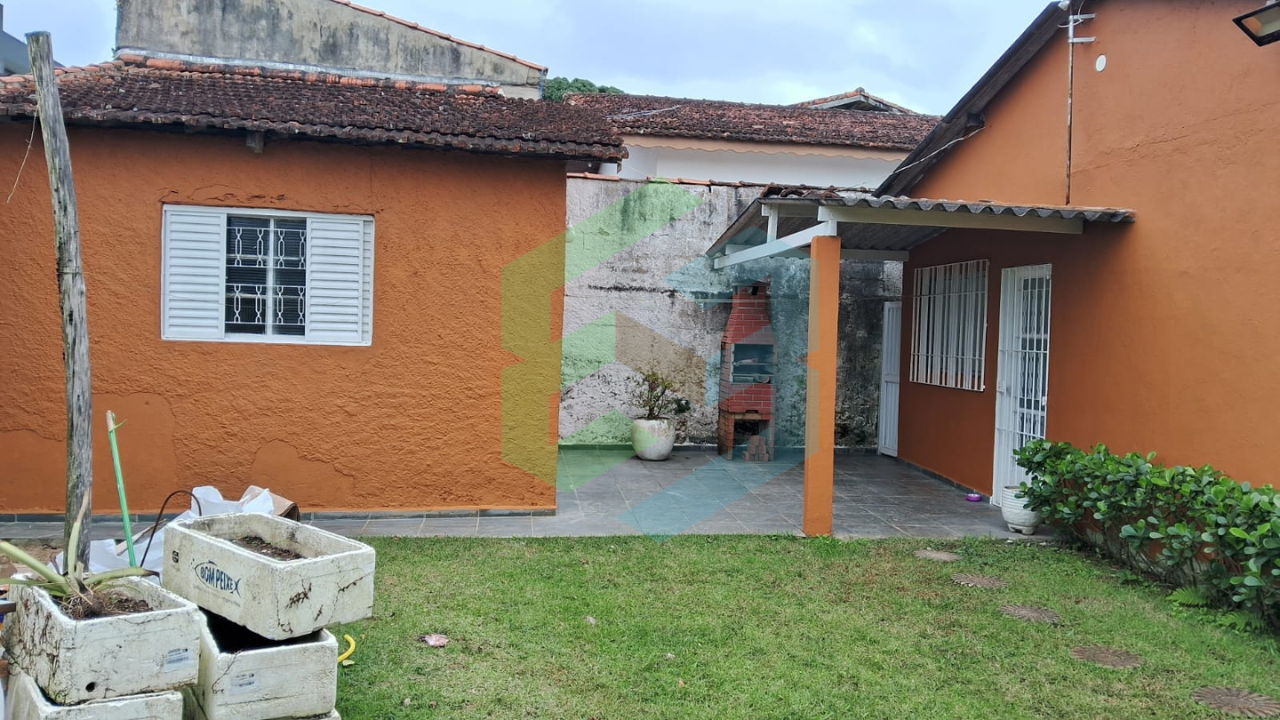 Oportunidade: Casa Próxima à Praia com Edícula em Peruíbe