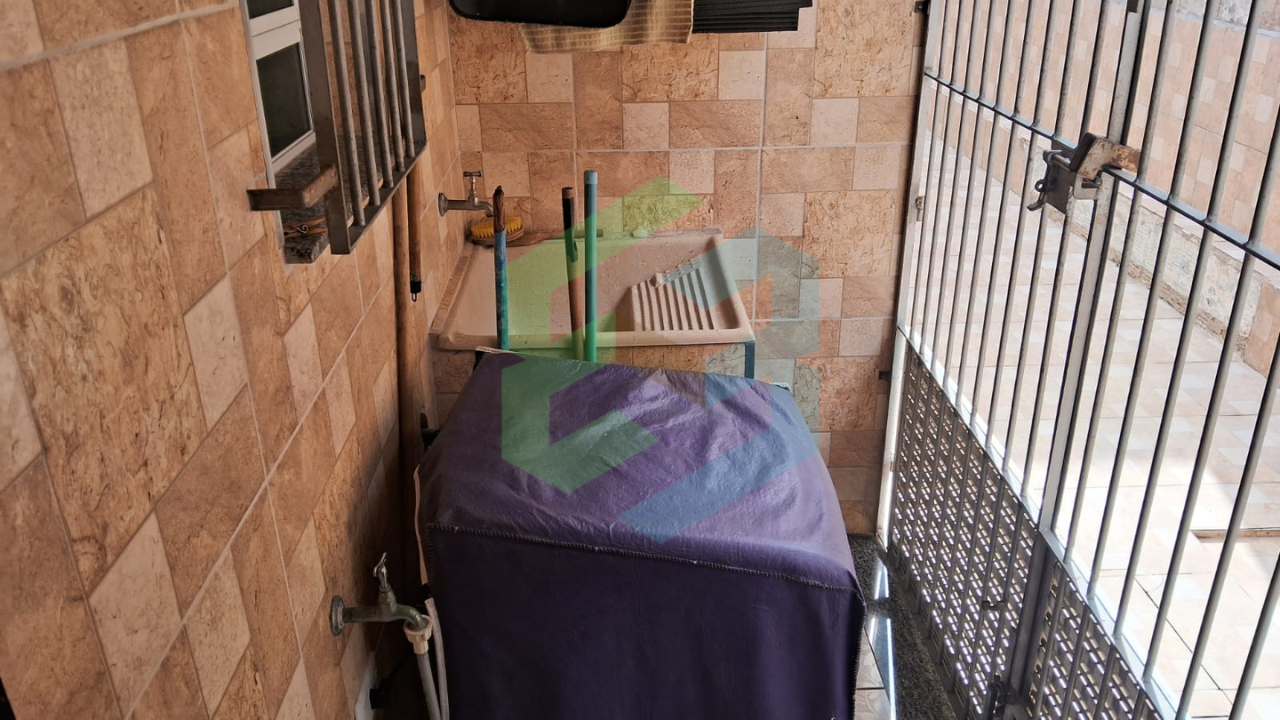 Casa terrea 2 dorm (1 suite), 800 m da praia – Residência ou Comércio