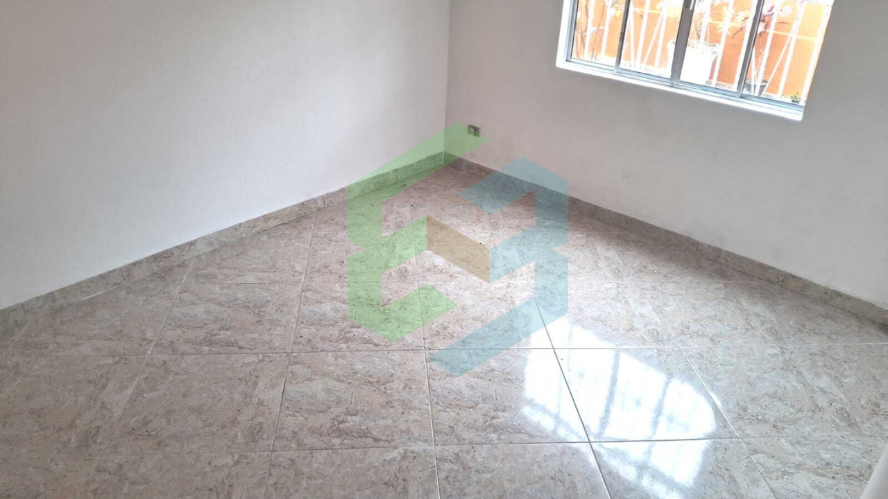 Oportunidade: Casa Próxima à Praia com Edícula em Peruíbe